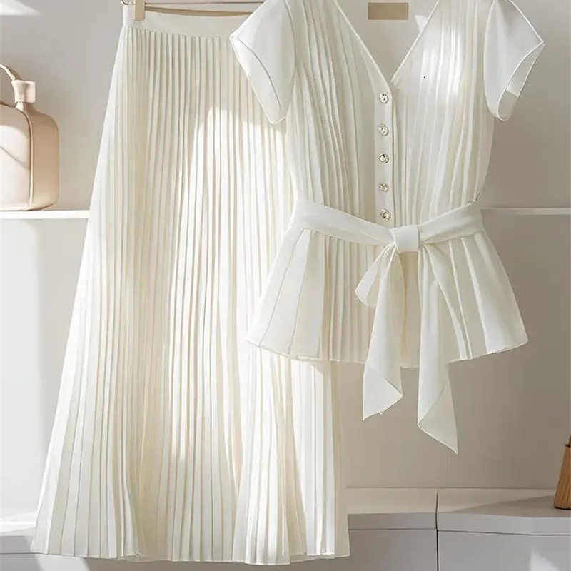Summer chiffon V-neck slimming top pleated skiing A-line Midi skiing set white two-piece set womens clothing 250210
