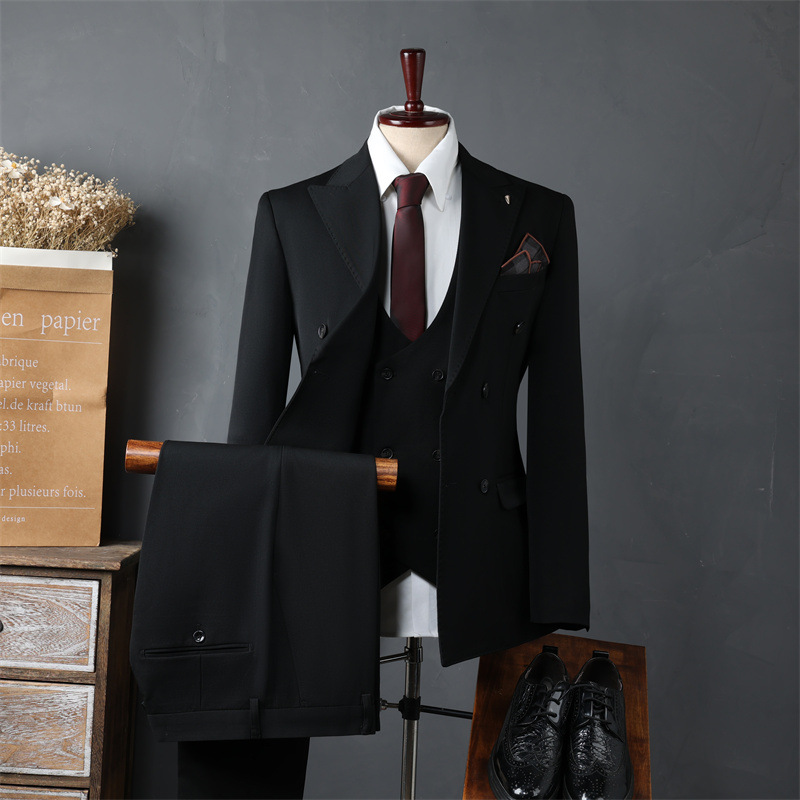 B226Stylish Businessmen's Choice: Premium Men's Double-Breasted Suits with a Modern Touch