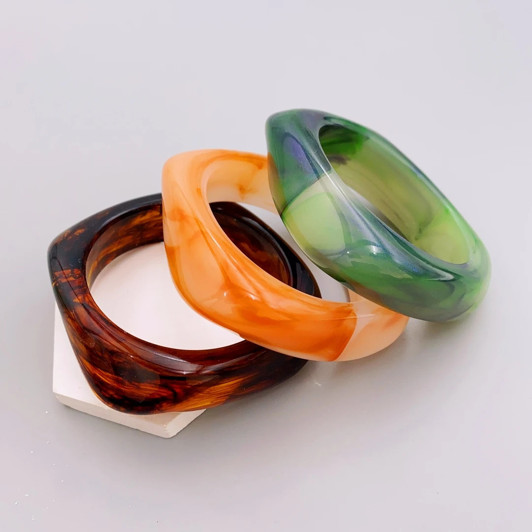 Fashionable and Bold Marble Pattern Acrylic Bracelet for Womens Daily Wear and Parties bangles for women 250225