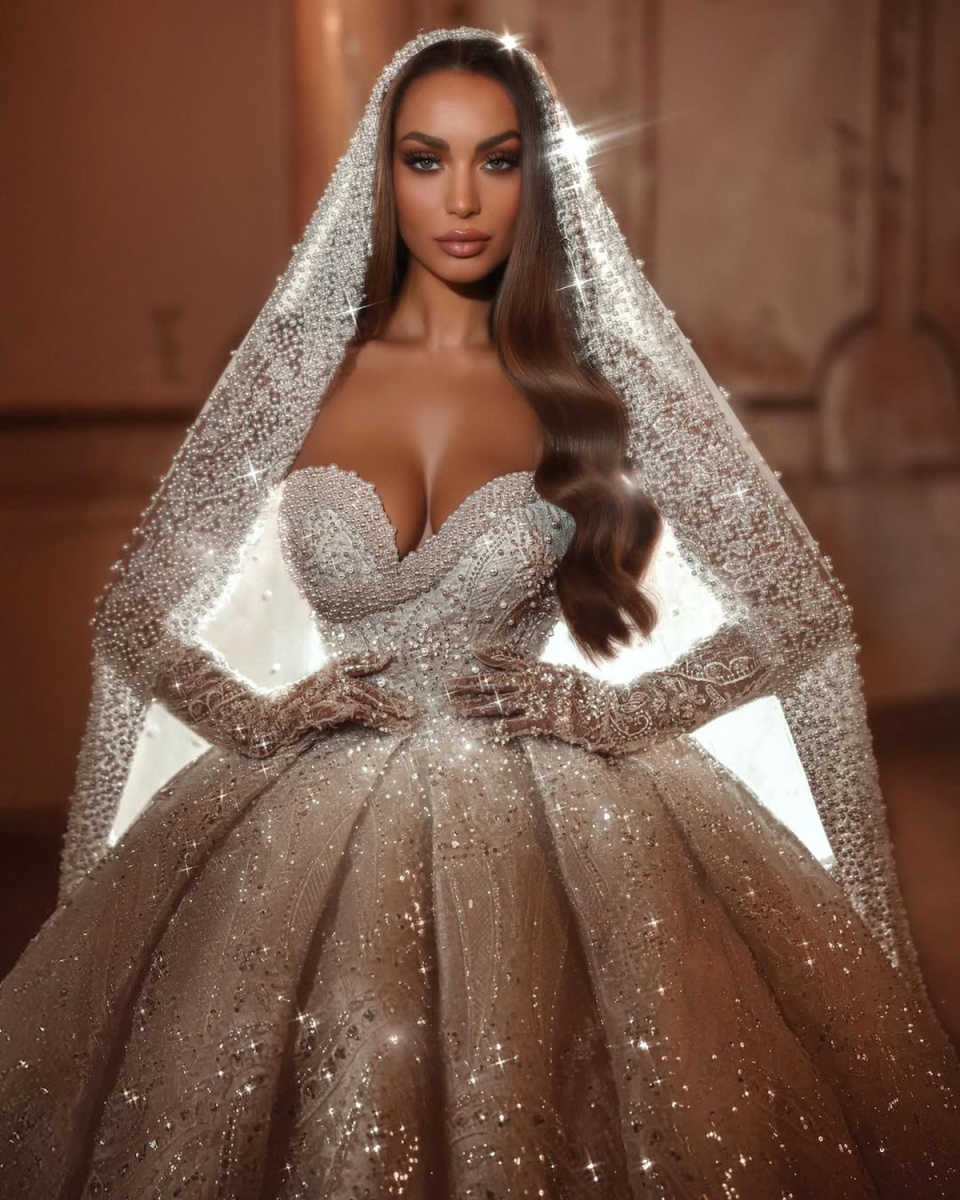 Brilliant Wedding Dresses Ball Gown Strapless Lace With Crystal Appliques Sparkling Sequins Floor-Length Court Gown Customized Bridal Gowns Vestidos D