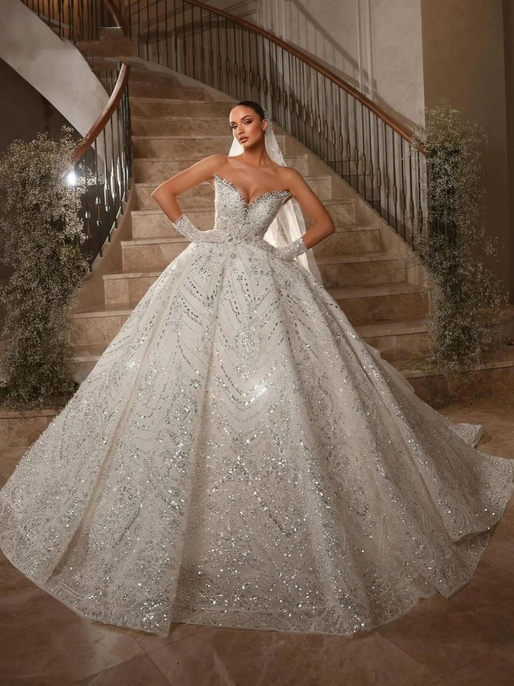 A e Women Wedding Sweetheart Neck Sleeveless Backless Bridal Gowns Sequins Crystal Sweep Train Dress Custom Made