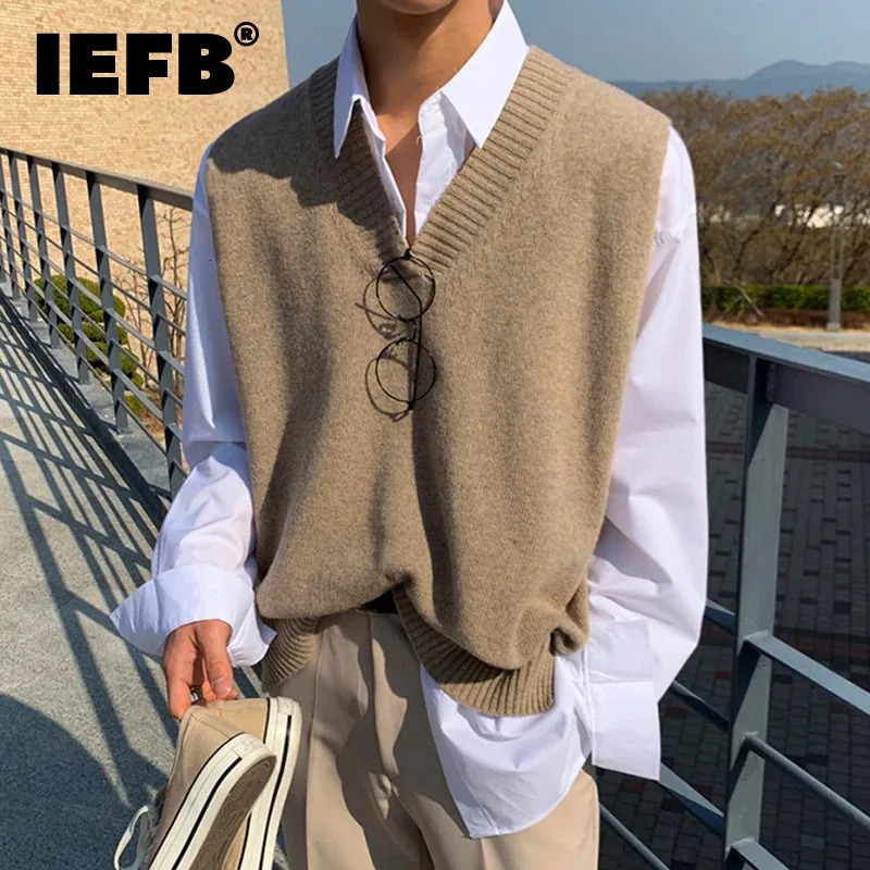 IEFB Korean Style Mens Knitted Vest Vneck Solid Color Casual Sleeveless Knitting Tank Tops Loose Simple Male Sweaters 9W163 250225
