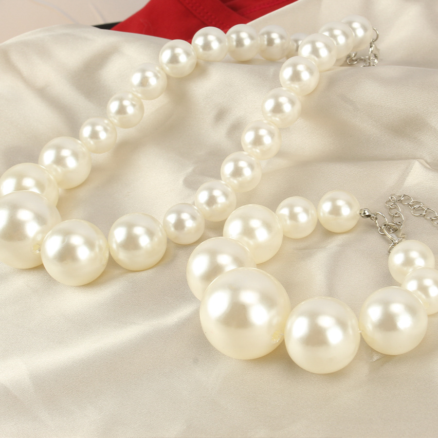 Large pearl necklace bracelet earrings set of three women in Europe and the United States light luxury French retro