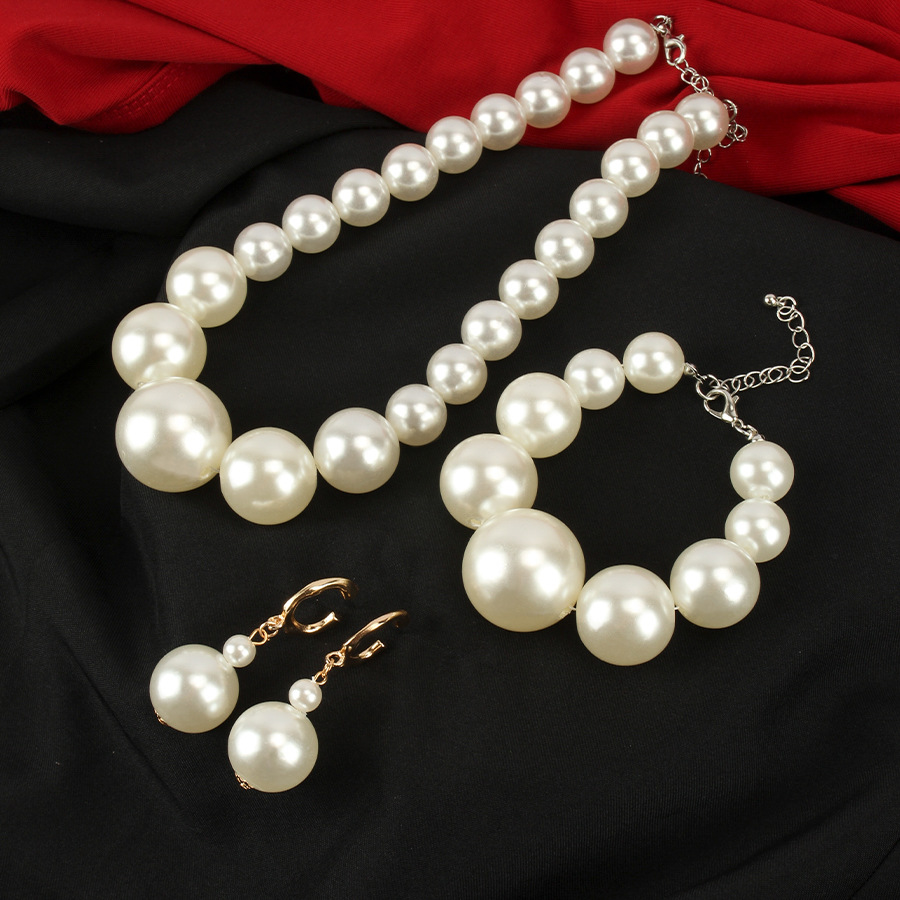 Large pearl necklace bracelet earrings set of three women in Europe and the United States light luxury French retro