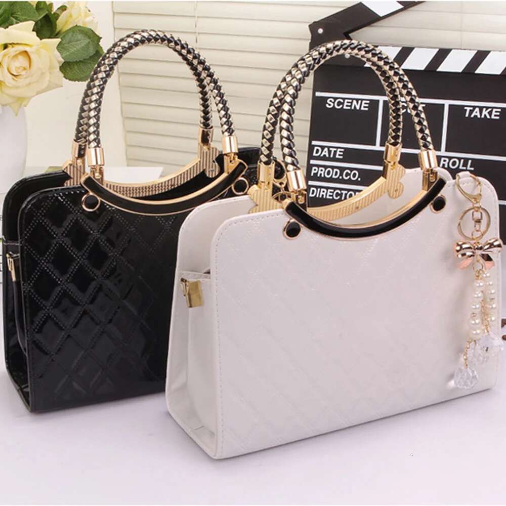 Women's New PU Leather Large Capacity Adjustable Shoulder Designer Bag Fashion Personalized Handbag Multi Functional Fashion Women's Leisure