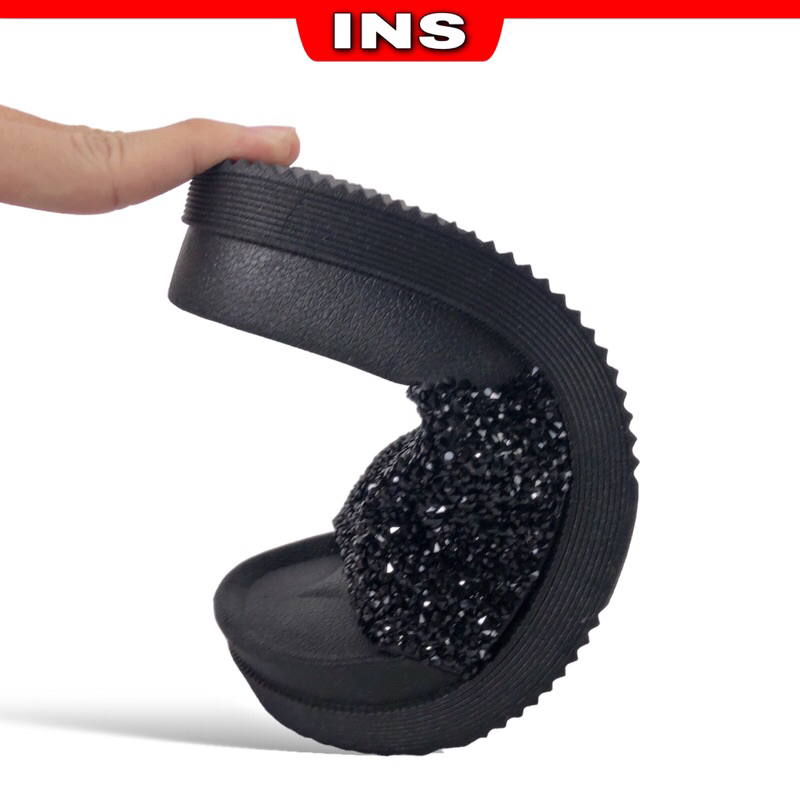 2025 New Designer Plus Size 36-41 Women's Fashionable Shiny Wedge Beach Sandals Outdoor Bk Slippers Beautiful Women's Slippers