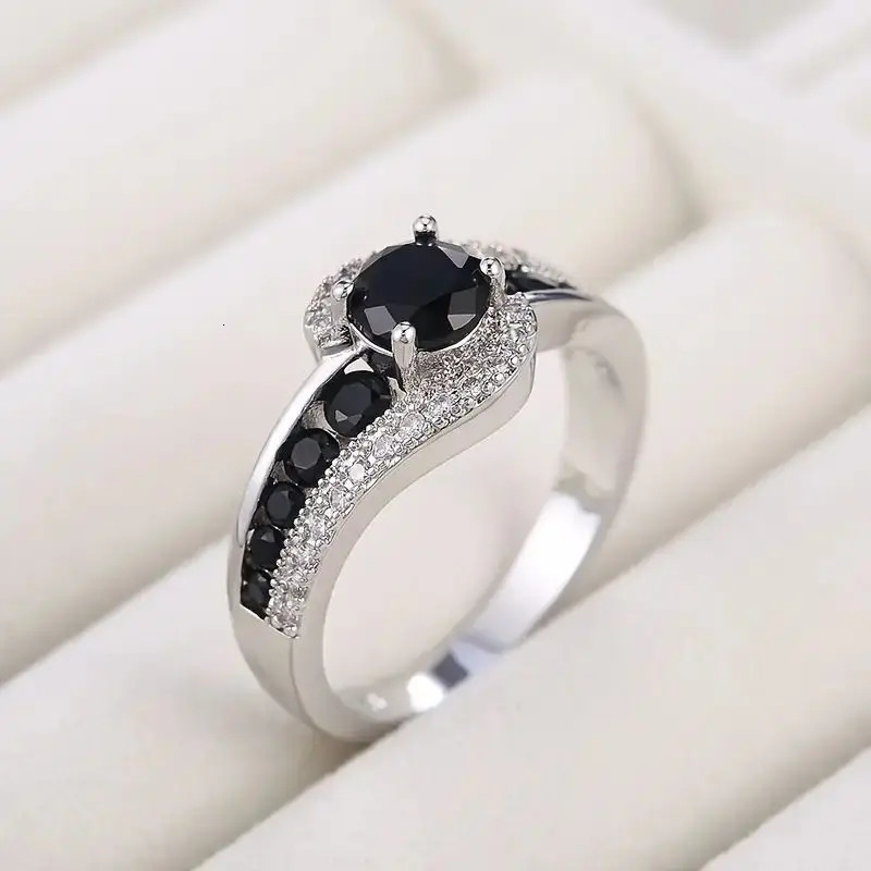 Special-interest Black Stone Women Wedding Ring Crystal Zircon Delicate Gift Top Quality Female Classic Jewelry 250220