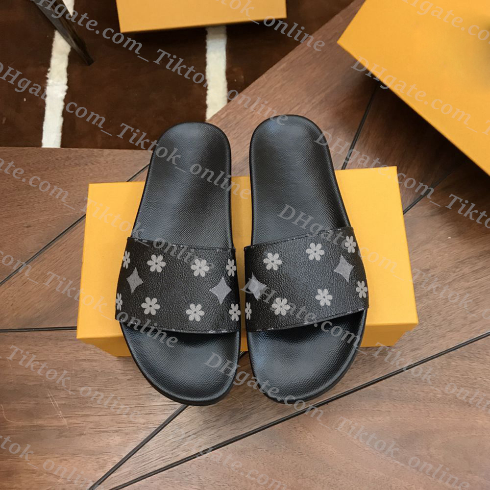 2025 Men Women Slippers Designer Pool Pillow Slides Summer Sandals Fashion Emed Flat Mules Sliders Black Fuchsia Beige Deep Blue Beach Shoes With Box