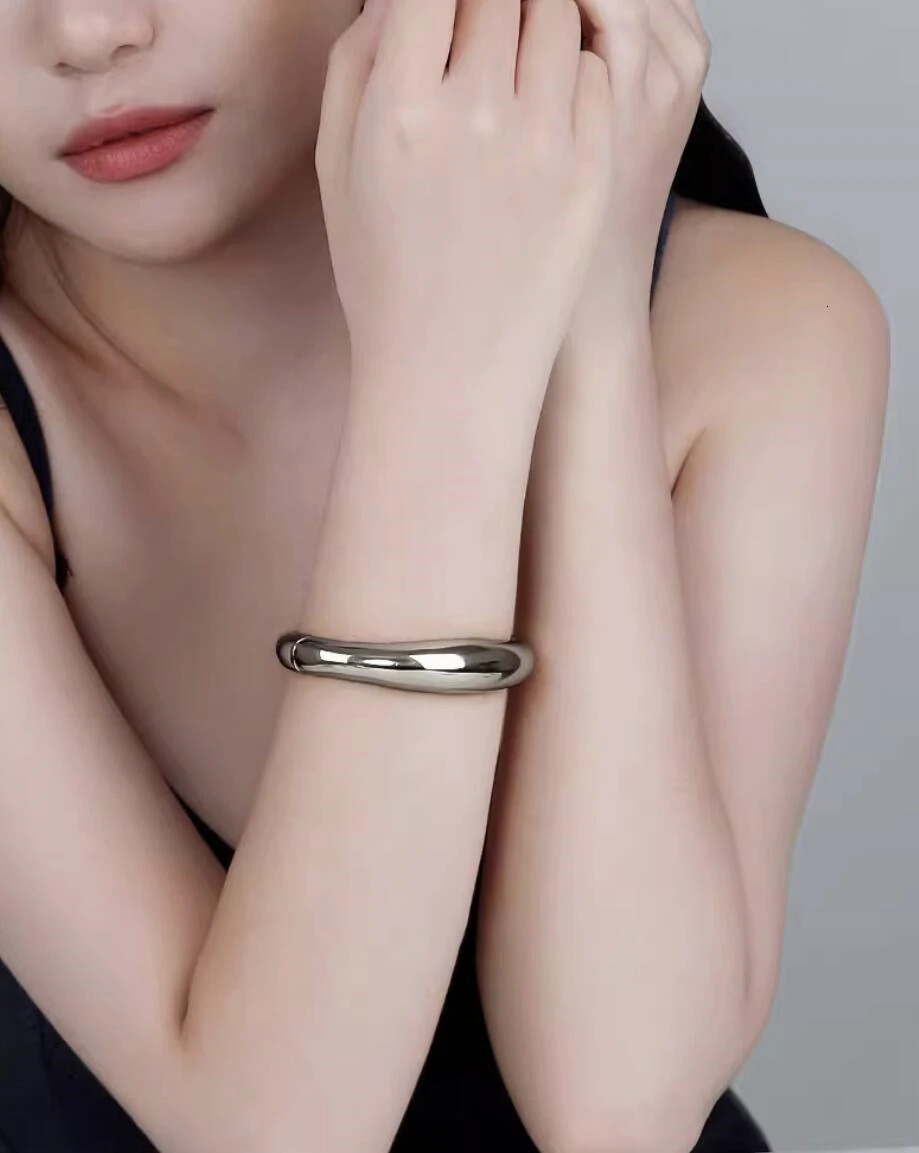 Fashion Chunky Heavy Metal Smooth Bangles for Women Gothic Punk Irregular Minimalist Alloy Wide Bracelet Fashion Jewelry Gifts 250225