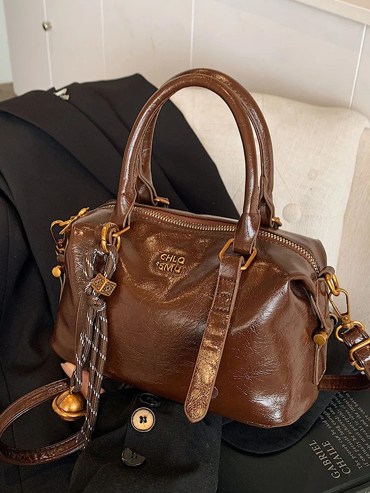 Free Shipping High-end Designer Handbags Womens 2025 New Winter Popular All-match Retro Texture One-shoulder Messenger Bag Trend 250225