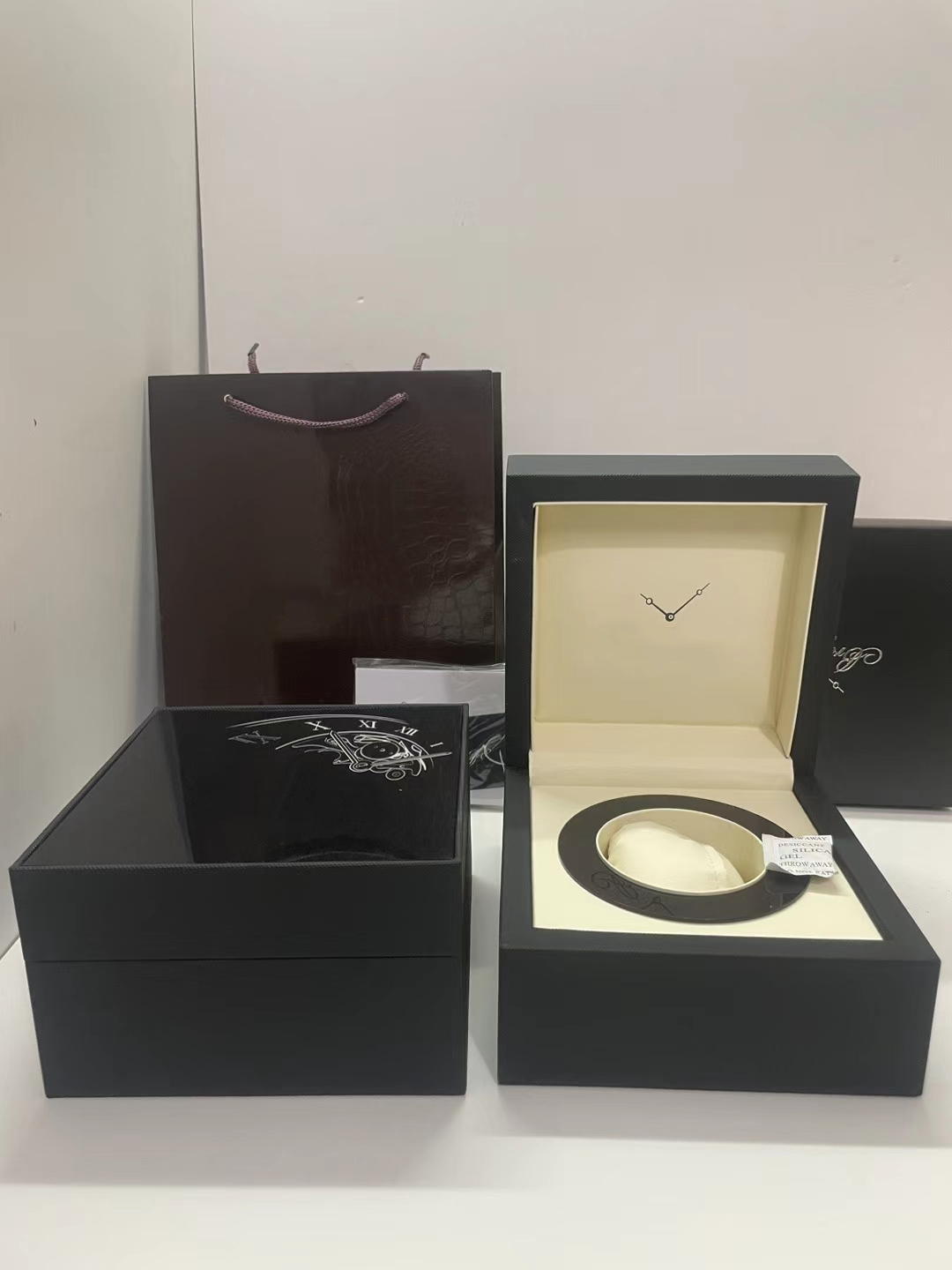 Top Quality Boxes watch Original BG Box Accessories wholesale montre Watches Booklet Card Tags and Papers In English Swiss Watches Boxes Many are the box #588