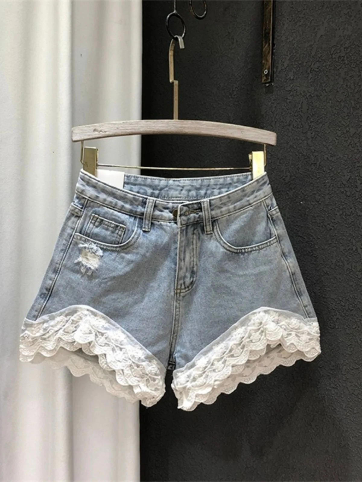 Lace Patchwork Denim Shorts Womens Spring Summer Korean Style Loose Wide Leg A-line Shorts Fashionable Hole Pants 250226