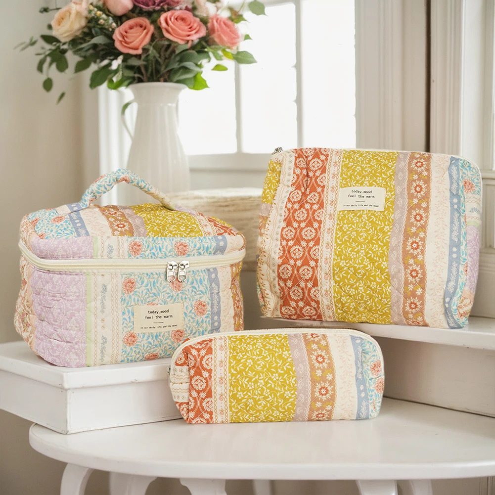 Women Large Toiletry Organizer Bag 3 Pcs Cotton Quilted Floral Cosmetic Bag Zipper Toiletry Bag Travel Bag 250221