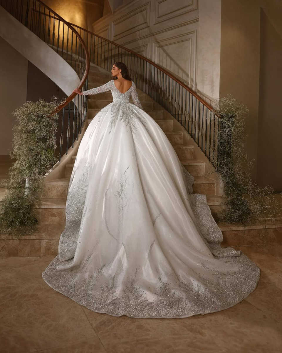 Exquisite V Neck Wedding Dress Ball Gown Custom Made Luxury Beading Sequins Lace Long Sleeve Church Bridal Dresses