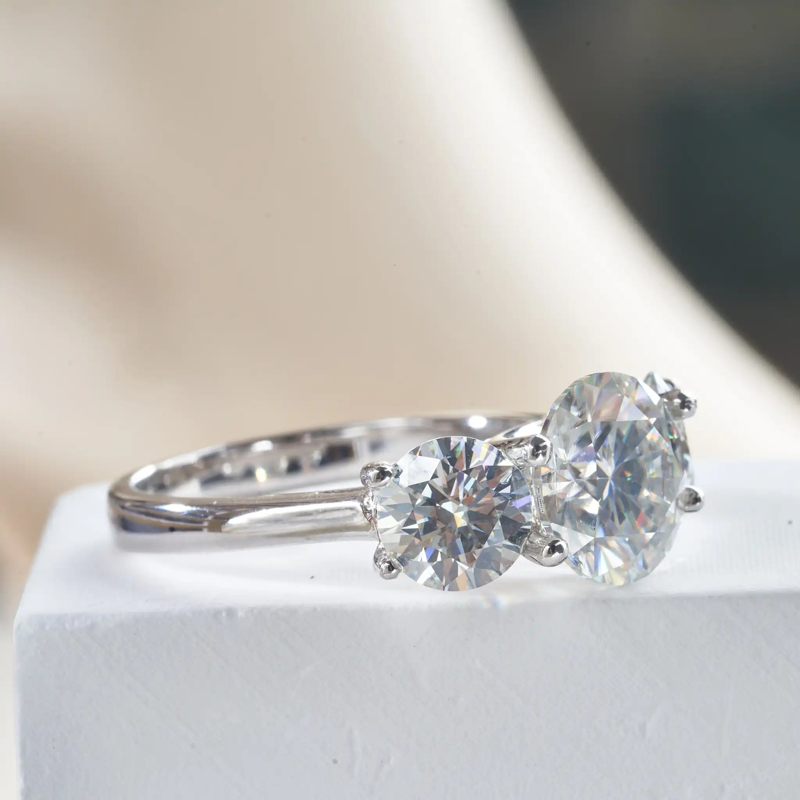 Real 2-4ct ring D-color round 3-stone wedding engagement commitment ring 925 sterling silver womens exquisite jewelry 250220