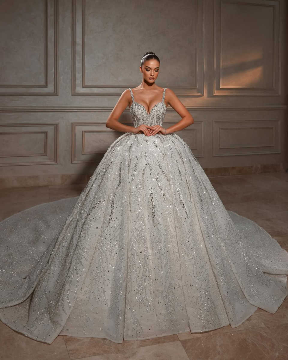 2025 New Designer Wedding Dresses Ball Gown Spaghetti Strap Lace Crystal Appliques Beads Sequins Floor-Length Court Gown Customized Bridal Gowns Vesti