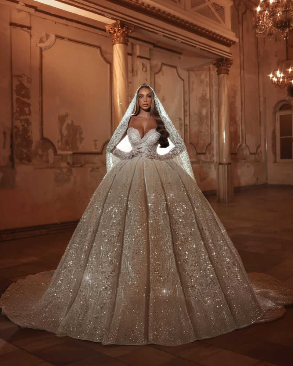 Brilliant Wedding Dresses Ball Gown Strapless Lace With Crystal Appliques Sparkling Sequins Floor-Length Court Gown Customized Bridal Gowns Vestidos D