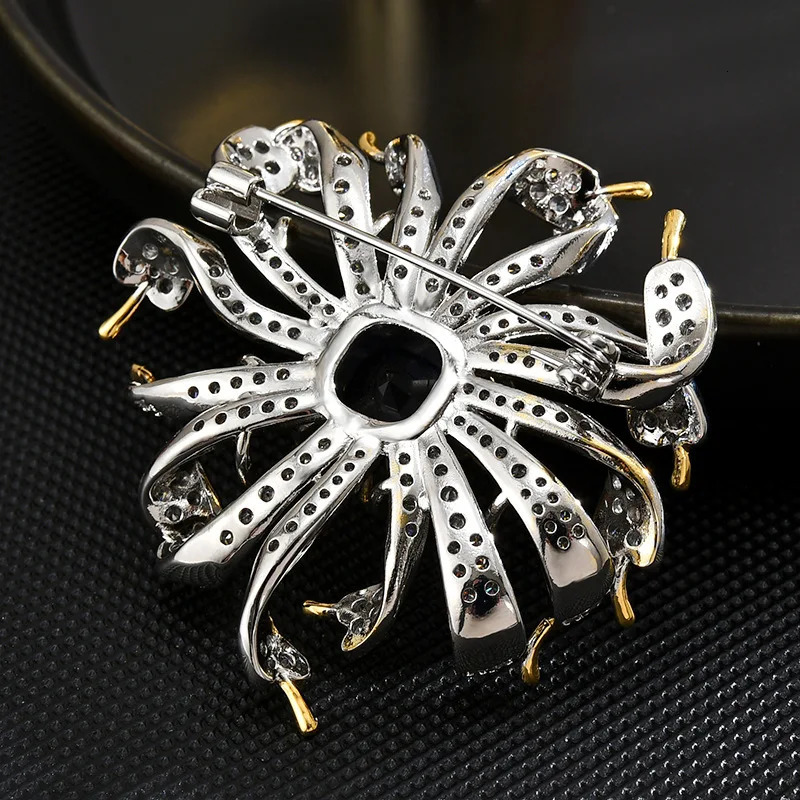 SUYU Womens Olive Chrysanthemum Pins Fashionable And Elegant Temperament Clothing Accessories Brooches 250225