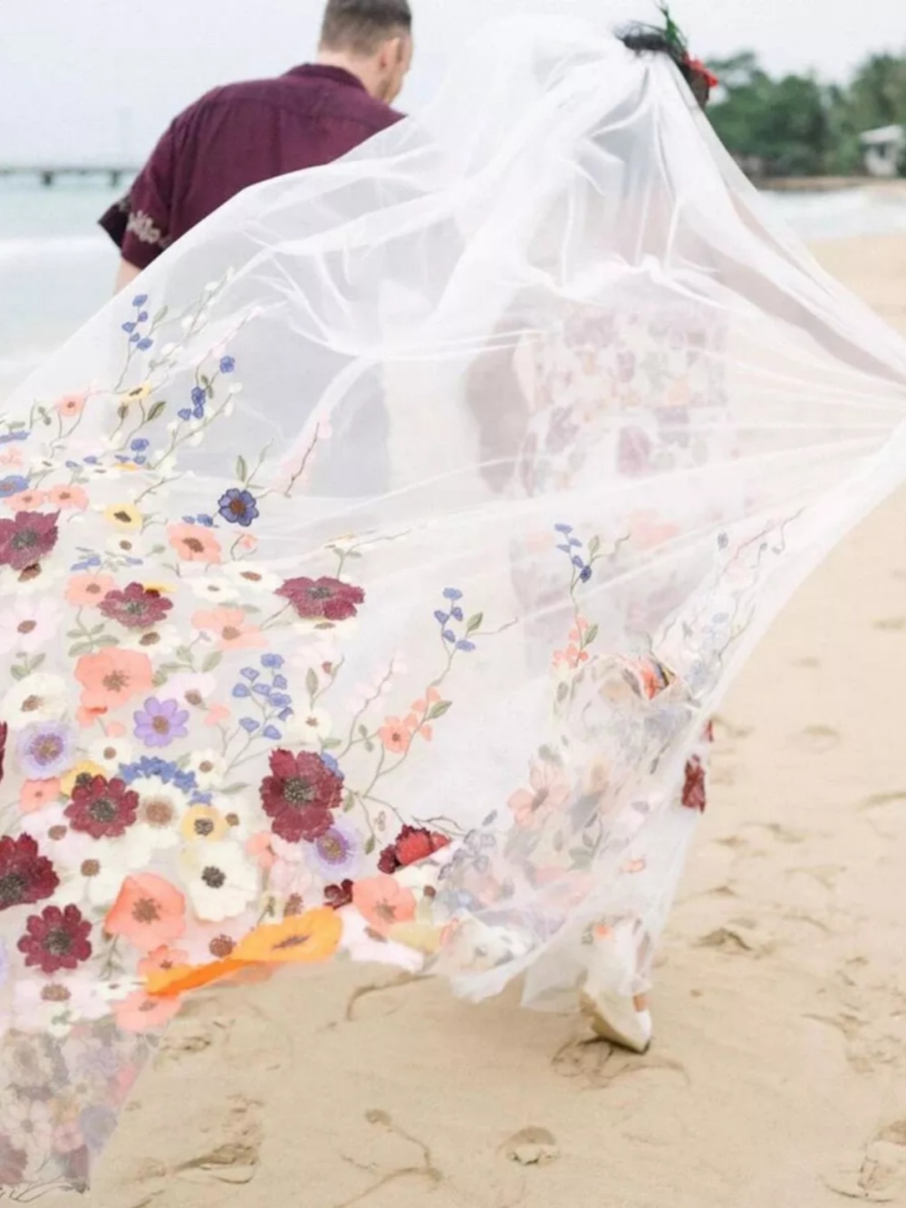 Colorful Wedding Veil Appliques Flowers One Layer Long Cathedral Length Veils With Comb Customized Bridal Accessories