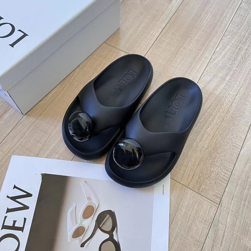 Comfortable flat bottomed vacation beach flip flops for summer 2024, with thick bottom and a casual toe, worn outside