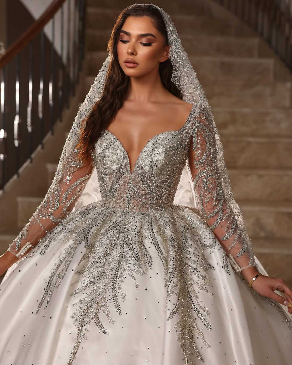 Exquisite V Neck Wedding Dress Ball Gown Custom Made Luxury Beading Sequins Lace Long Sleeve Church Bridal Dresses