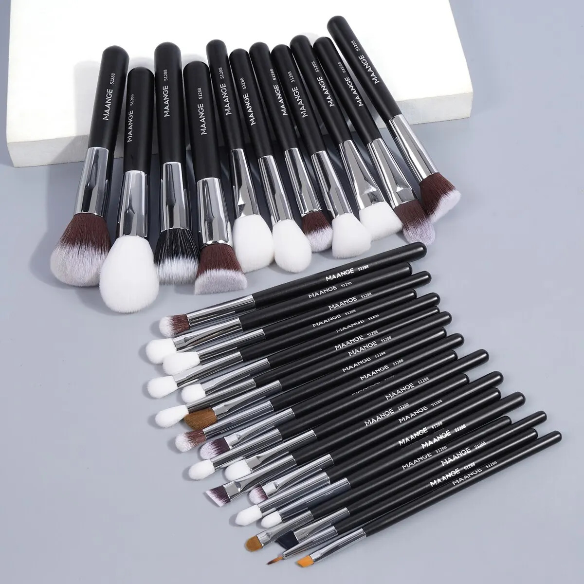 30PCs Professional Makeup Brushes Set Cosmetic Beauty Tools Foundation Eyeshadow Concealer Blend Brushes Fluffy Bristle Powder 250224
