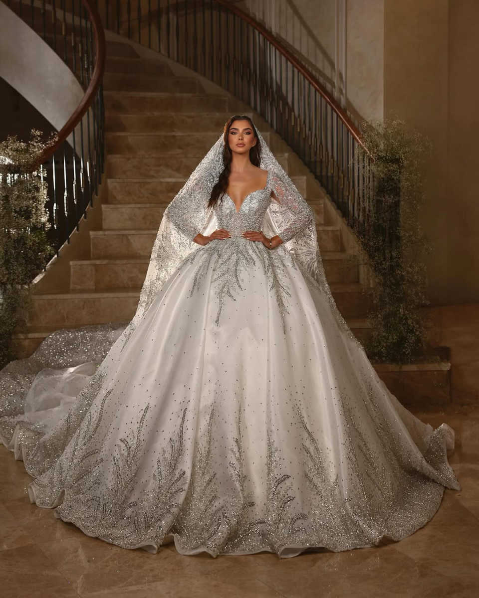 Exquisite V Neck Wedding Dress Ball Gown Custom Made Luxury Beading Sequins Lace Long Sleeve Church Bridal Dresses
