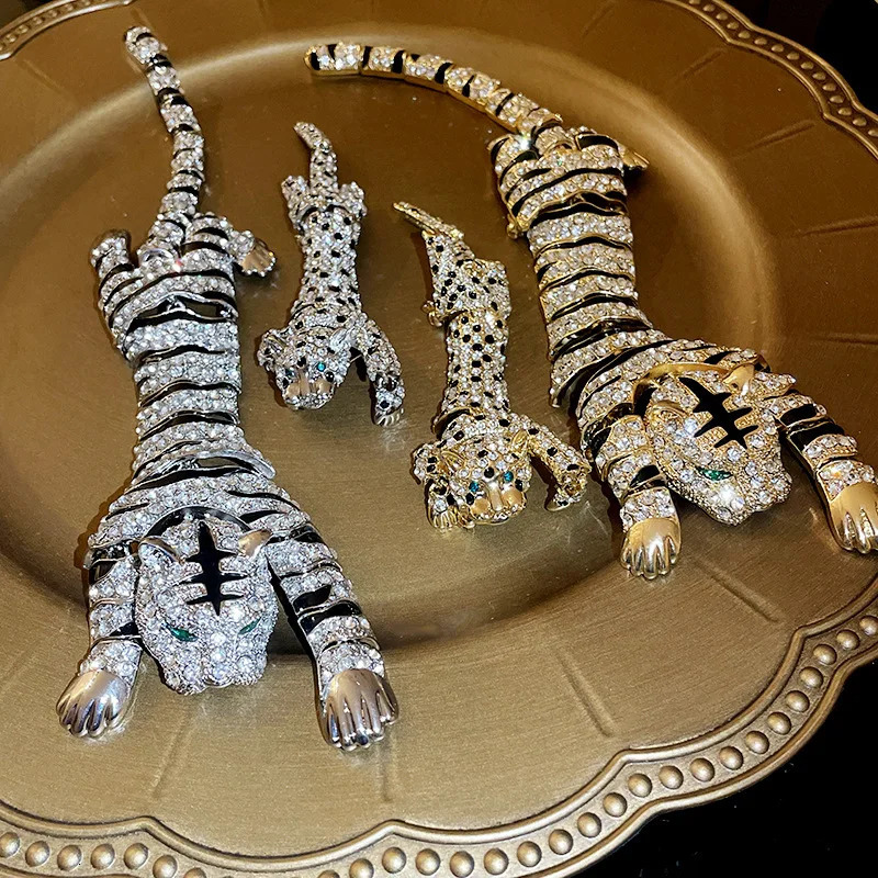 Vintage Hyperbole Rhinestones Large Tiger leopard Shoulder Decor Brooches Men Women Unique Party Jewelry Accessory 250225