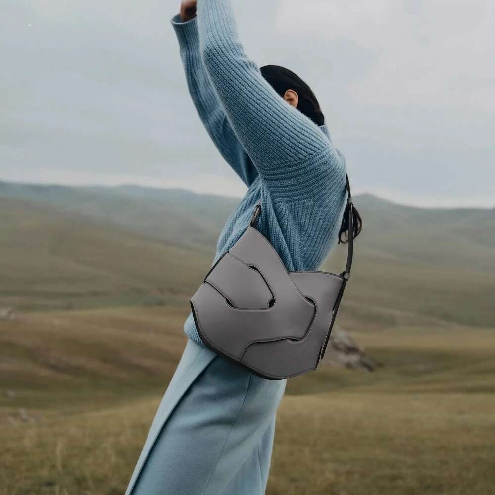 2025 New European And American Style Genuine Leather Texture Women's Shoulder Bag Casual Trend Leather Interwoven Crossbody Bag Fashion Designer 