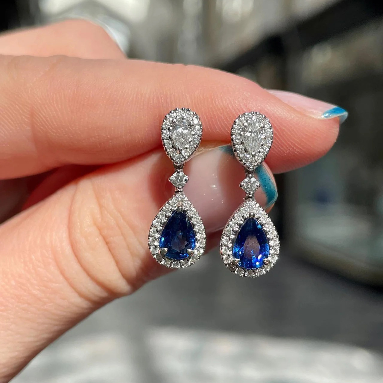 2025 Sweet Cute Dangle Earrings Elegant Luxury Jewelry 925 Sterling Silver Pear Cut Blue Sapphire CZ Diamond Gemstones Party Lady Women Wedding Drop E