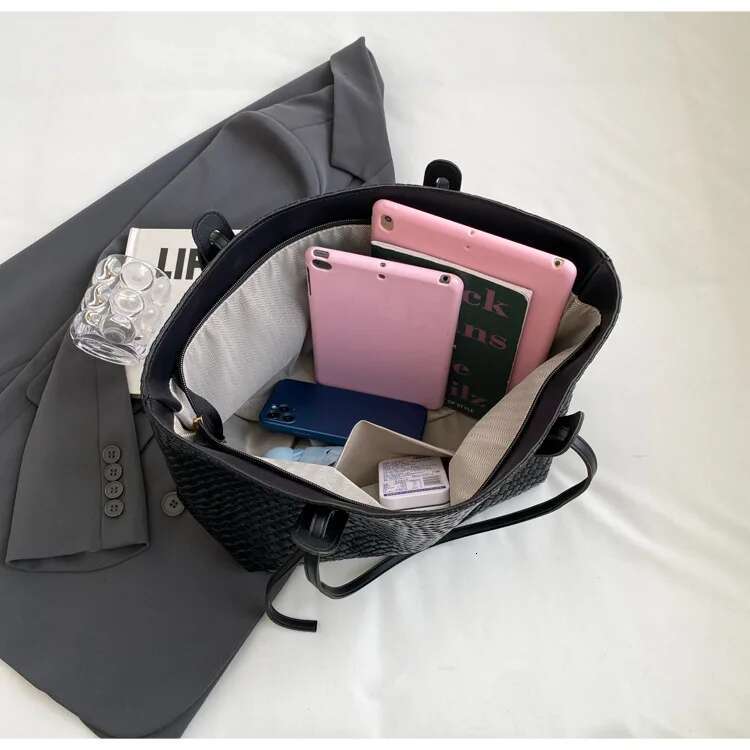 2025 Summer Women's Handbag Multi Functional Texture Retro Solid Color Designer Large Capacity Handbag New Women's Commuter Bag