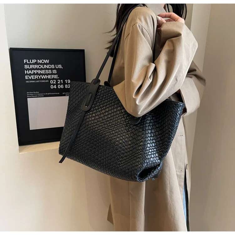 2025 Summer Women's Handbag Multi Functional Texture Retro Solid Color Designer Large Capacity Handbag New Women's Commuter Bag