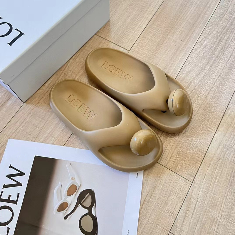 Comfortable flat bottomed vacation beach flip flops for summer 2024, with thick bottom and a casual toe, worn outside