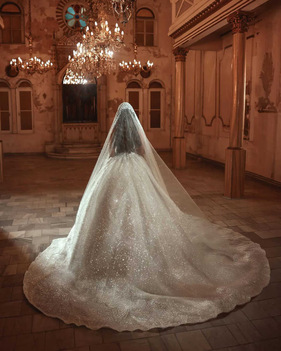 Brilliant Wedding Dresses Ball Gown Strapless Lace With Crystal Appliques Sparkling Sequins Floor-Length Court Gown Customized Bridal Gowns Vestidos D