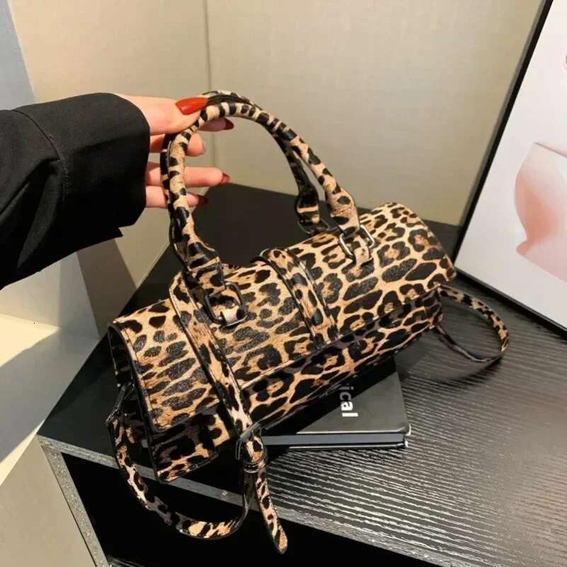 2025 New Wilderness Style Leopard Pattern Shoulder Bag For Women Designer Handbag Fashion Multi Functional Commuter Crossbody Bag Wallet