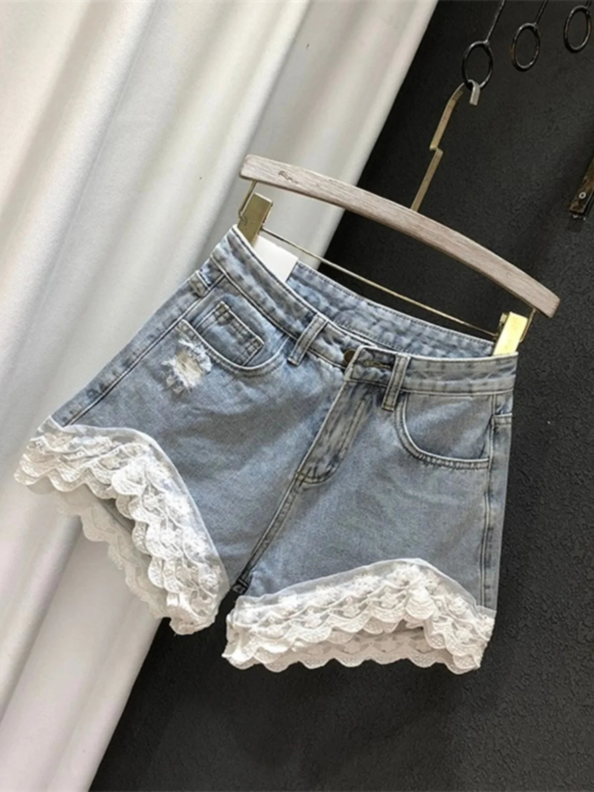 Lace Patchwork Denim Shorts Womens Spring Summer Korean Style Loose Wide Leg A-line Shorts Fashionable Hole Pants 250226