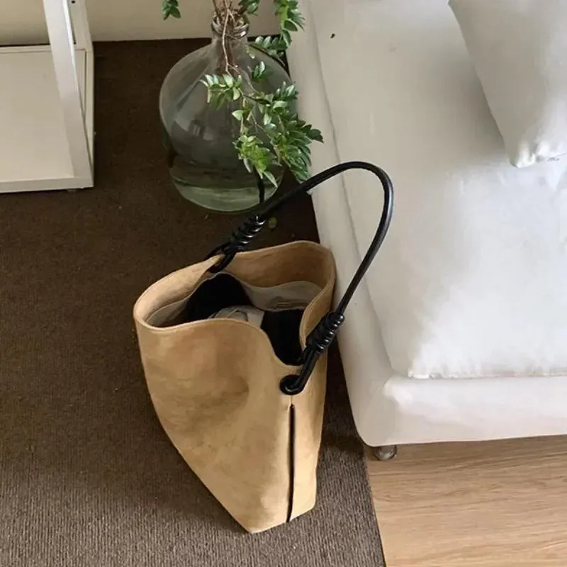 Chic Suede Shoulder Tote for Women Spacious Retro Design Perfect for Cold Seasons