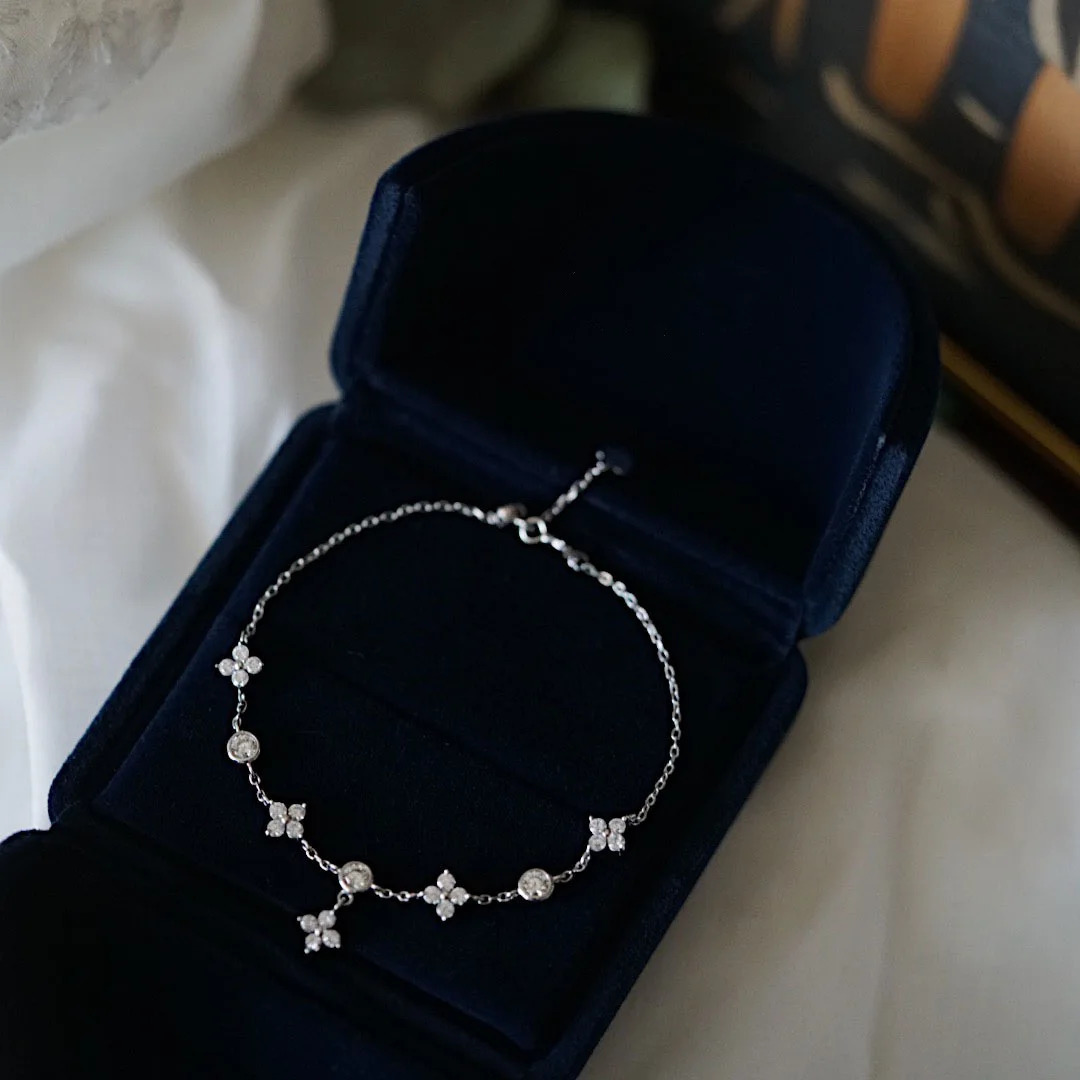 925 Sterling Silver Inlaid Zircon Delicate Flower Ornament Bracelet for Women Korean Temperament High Quality Jewelry Gift 250226