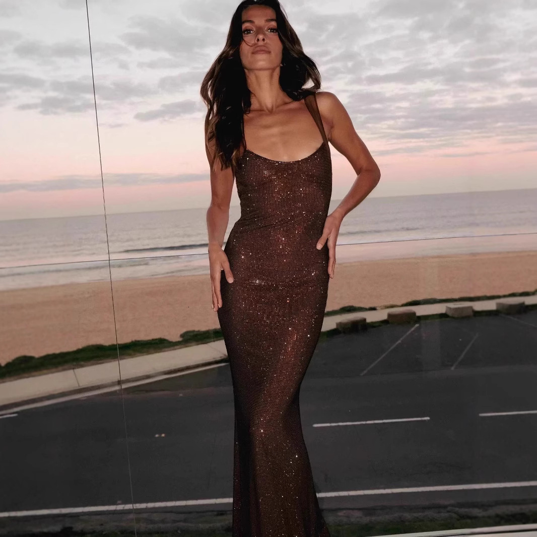 Super Flash New Hot Diamond Evening Dress With Low Collar Hip Wrapping Long Skirt Tight Strap Dress High Grade2