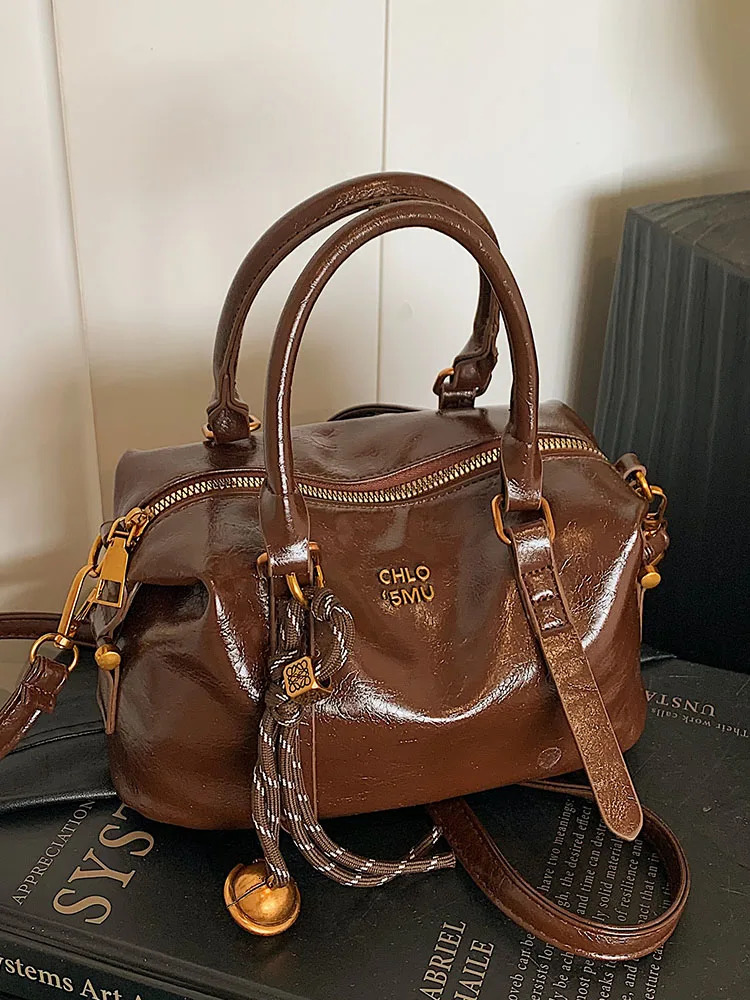 Free Shipping High-end Designer Handbags Womens 2025 New Winter Popular All-match Retro Texture One-shoulder Messenger Bag Trend 250225