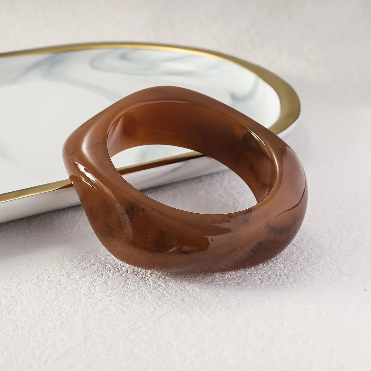 KMVEXO Vintage Brown Coffee Irregular Acrylic Resin Chunky Bangles for Women Goth Geometric Charm Hand Bracelets Couple Jewelry 250225