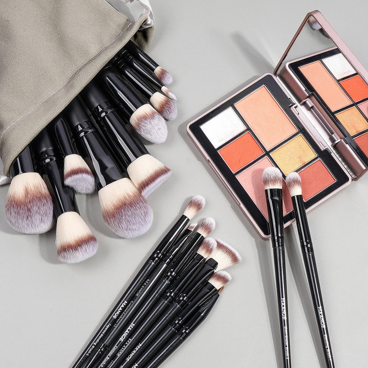 MAANGE Professional Makeup Brush Set 18PCS Premium Synthetic Foundation Powder Concealers Eyeshadows Makeup Brushes with Bag 250224