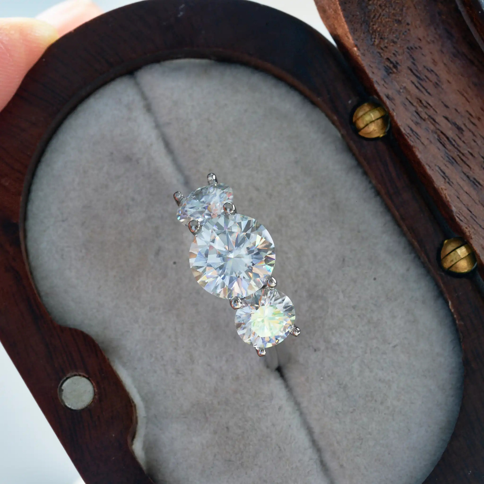 Real 2-4ct ring D-color round 3-stone wedding engagement commitment ring 925 sterling silver womens exquisite jewelry 250220