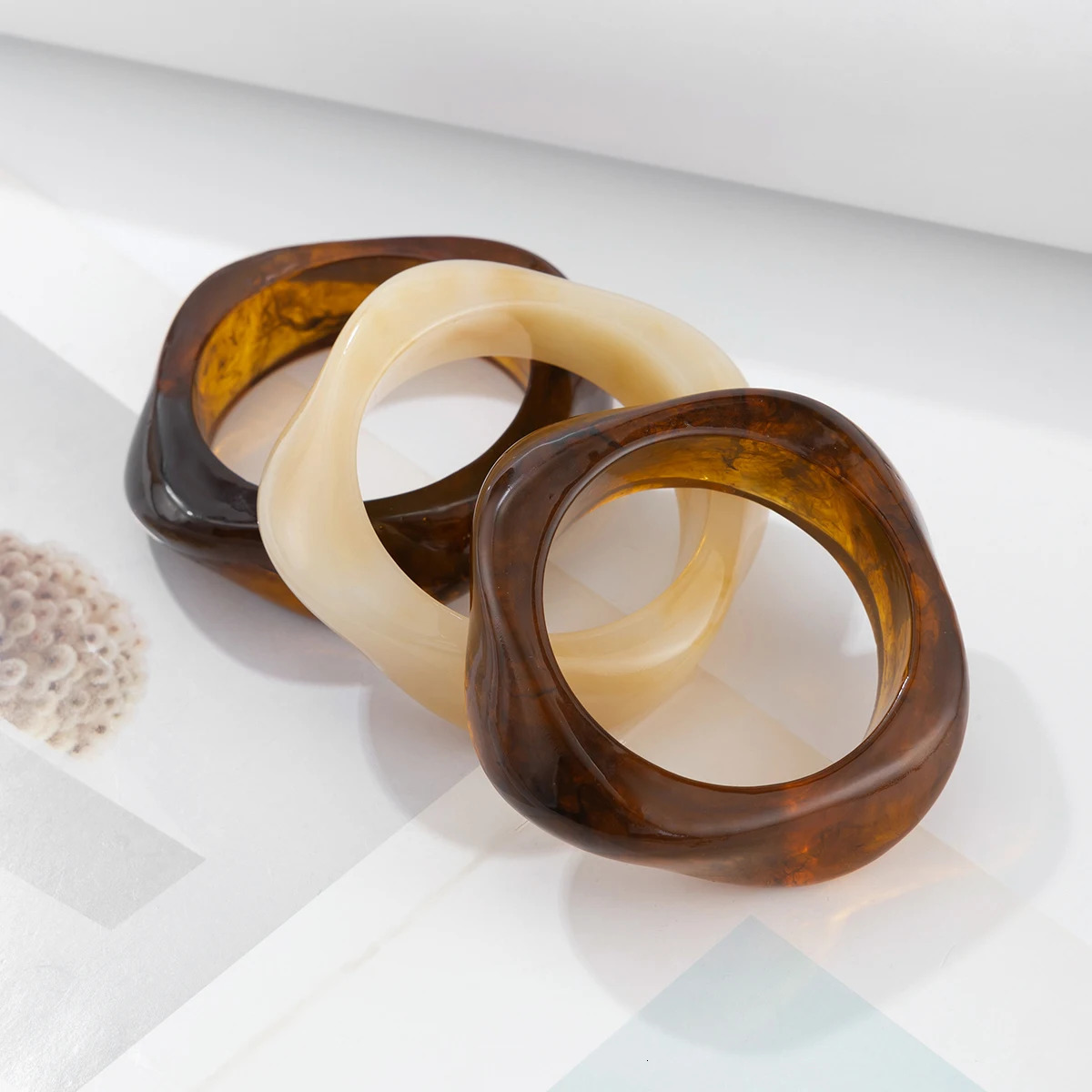 Lacteo Acrylic Vintage Irregular Bangles For Women Classic Large Geometric Wrap Bracelets Girls Retro Jewelry Accessories 250225