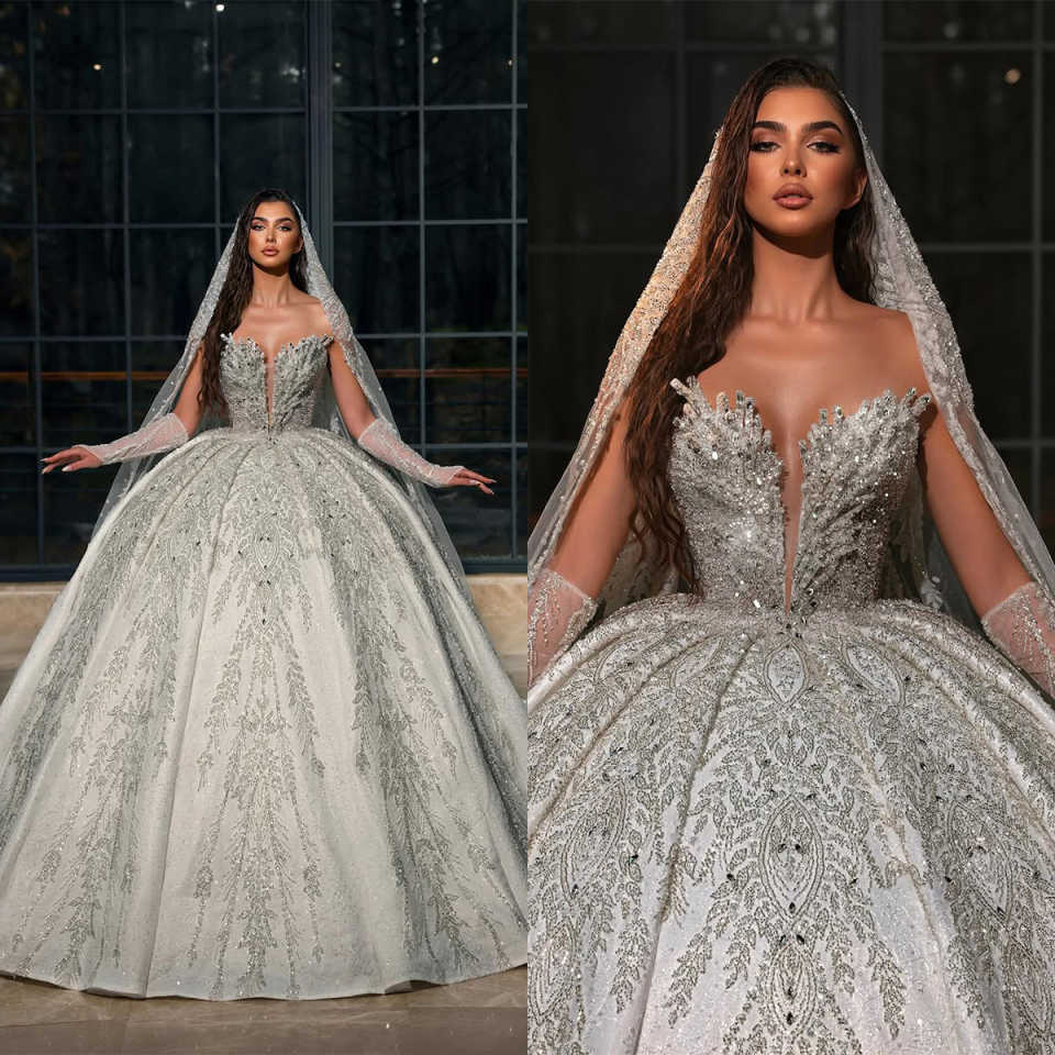 Exquisite Ball Gown Wedding Dresses Strapless Lace Crystal Appliques Beaded Sweep Floor Court Gown Customized Bridal Gowns Special Occasion Vestidos D