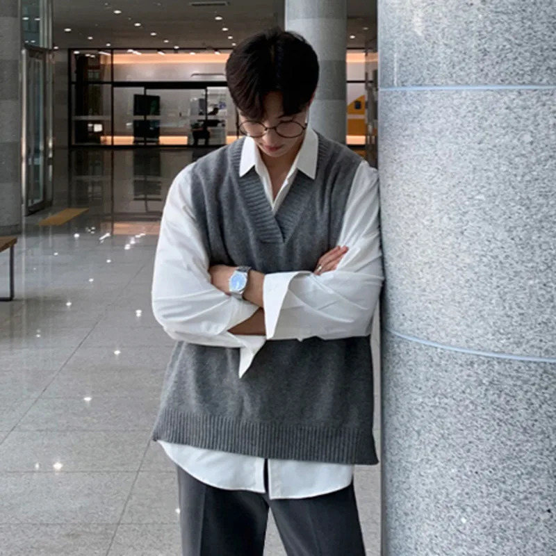 IEFB Korean Style Mens Knitted Vest Vneck Solid Color Casual Sleeveless Knitting Tank Tops Loose Simple Male Sweaters 9W163 250225