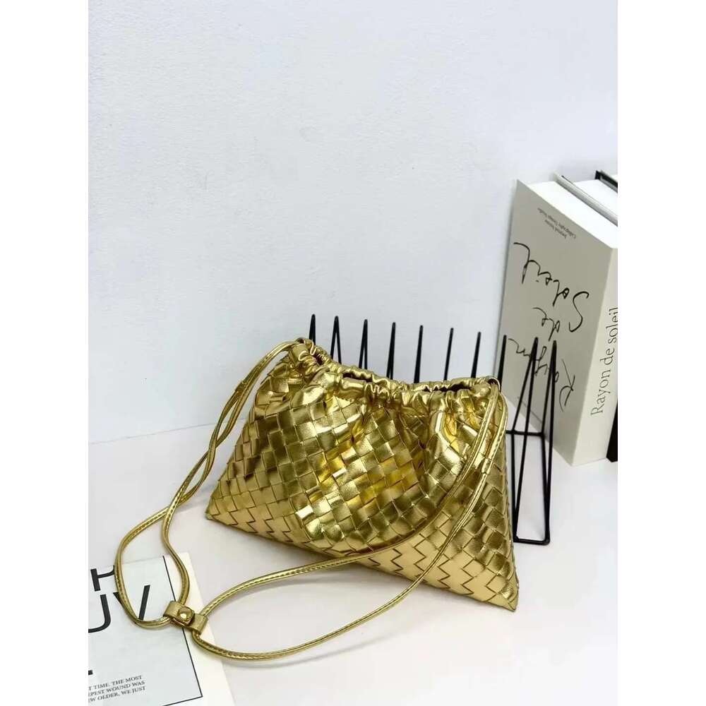Women's Bags Large Capacity Casual Cloud Pattern Cow Leather Weaving Single Shoulder Diagonal Drawstring Garbage Bag Fashion Accessory