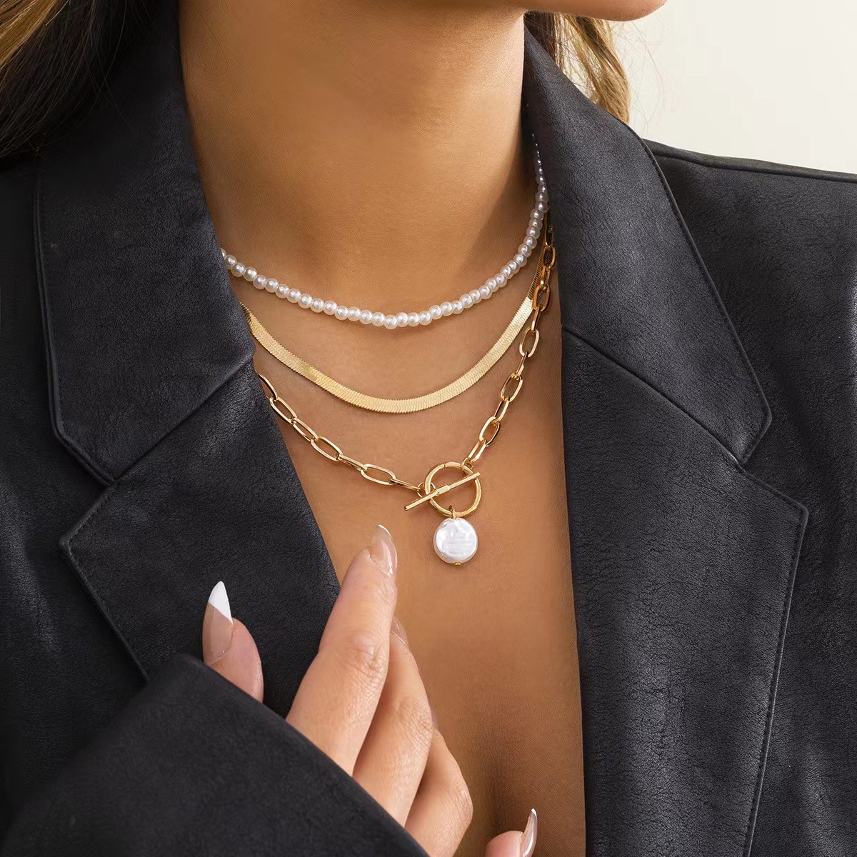 Europe and the United States cross-border jewelry temperament millet grain pearl collarbone necklace female hip-hop metal wind snake bone chain neckla