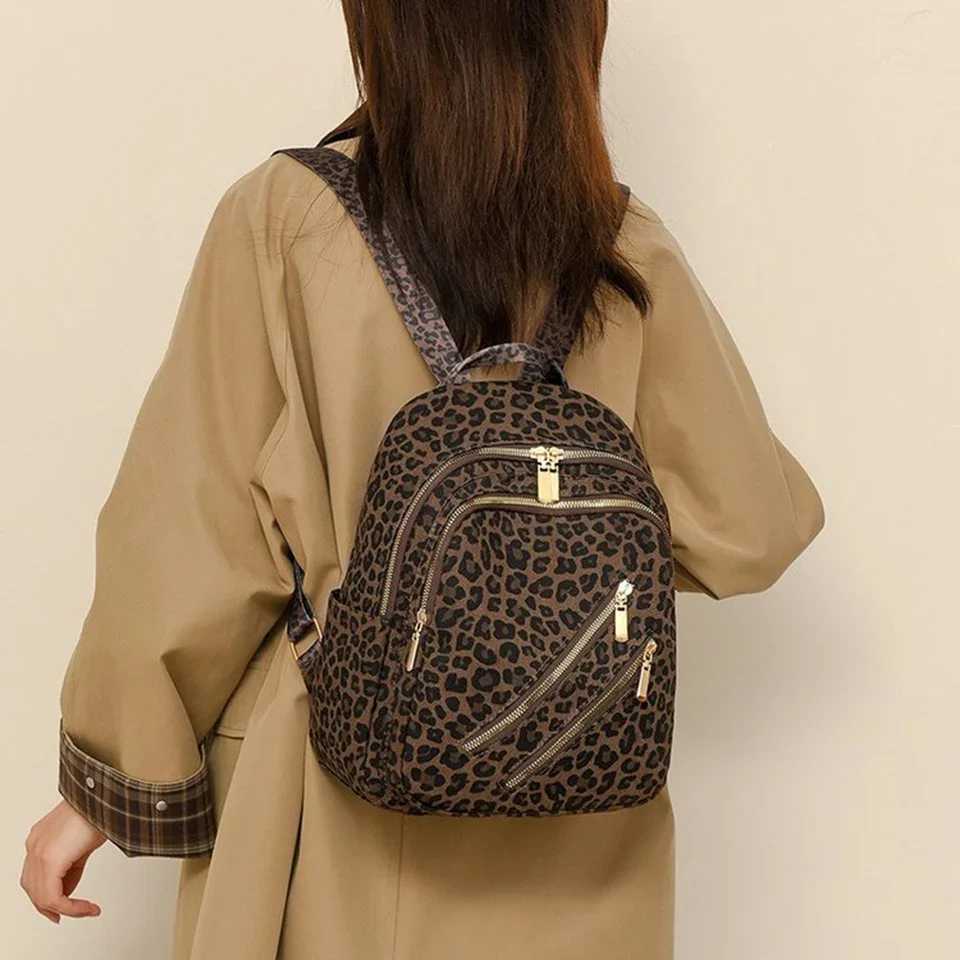 Diaper Bags Women New Leopard Print Zipper Design Lady Canvas Shoulders Backpack Bag Woman Satchel Totes Handle Travel Commute Packsack Bag Y250227ZYU