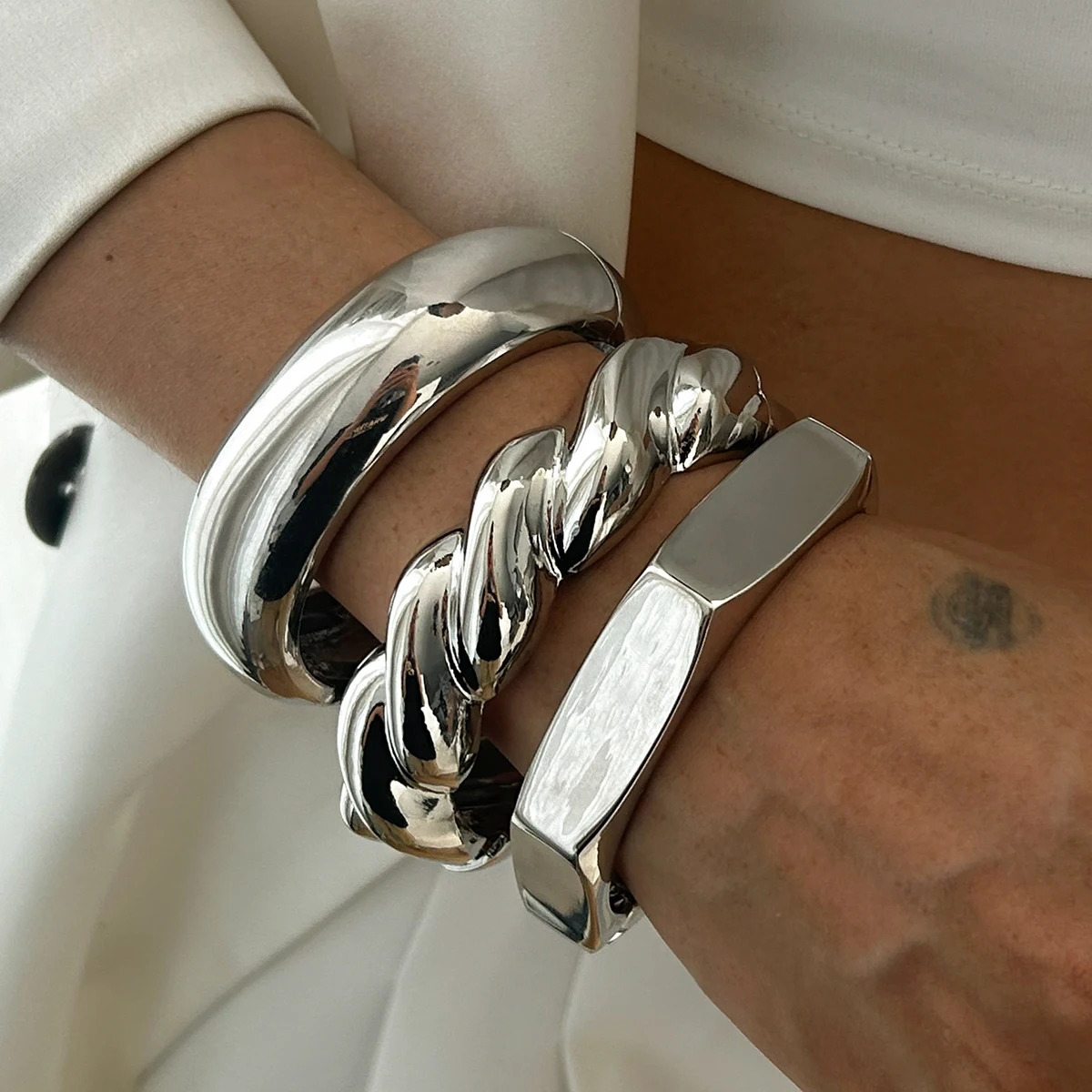 Salircon Simple Vintage Geometric Smooth Metal Bangles Bracelet for Women Men Cool Punk Spring Bangles Jewelry Accessories 250227